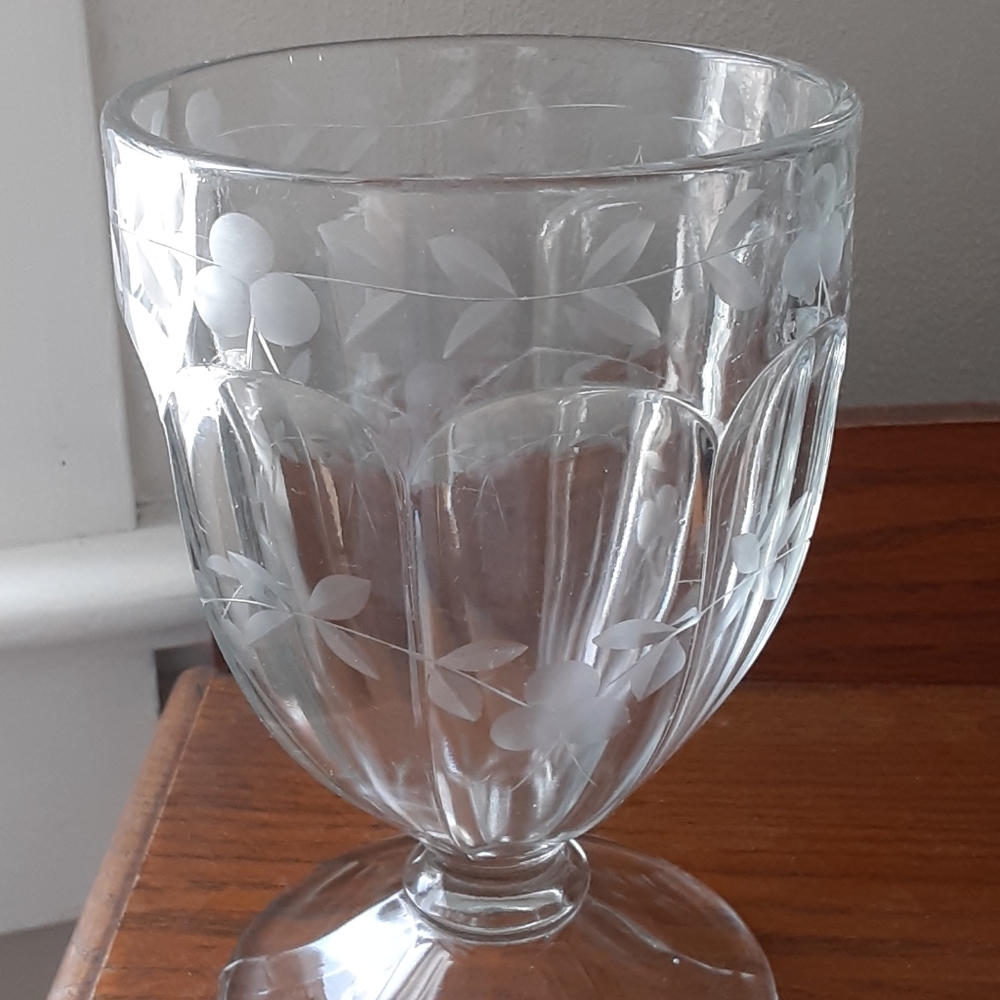 Etched vintage vase. - Picture 4 of 8